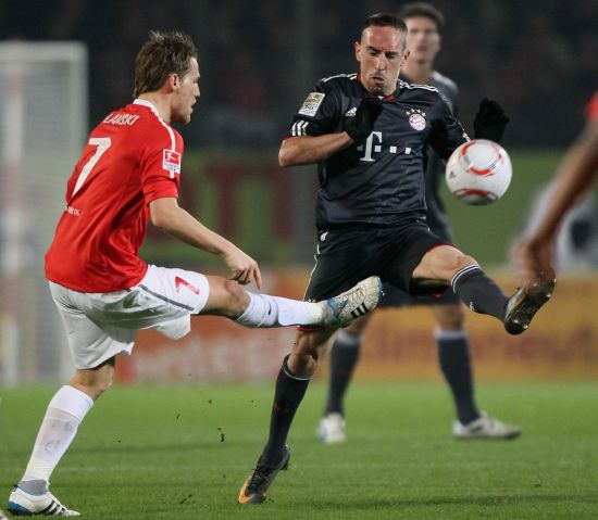 到替补席上 到替补席上